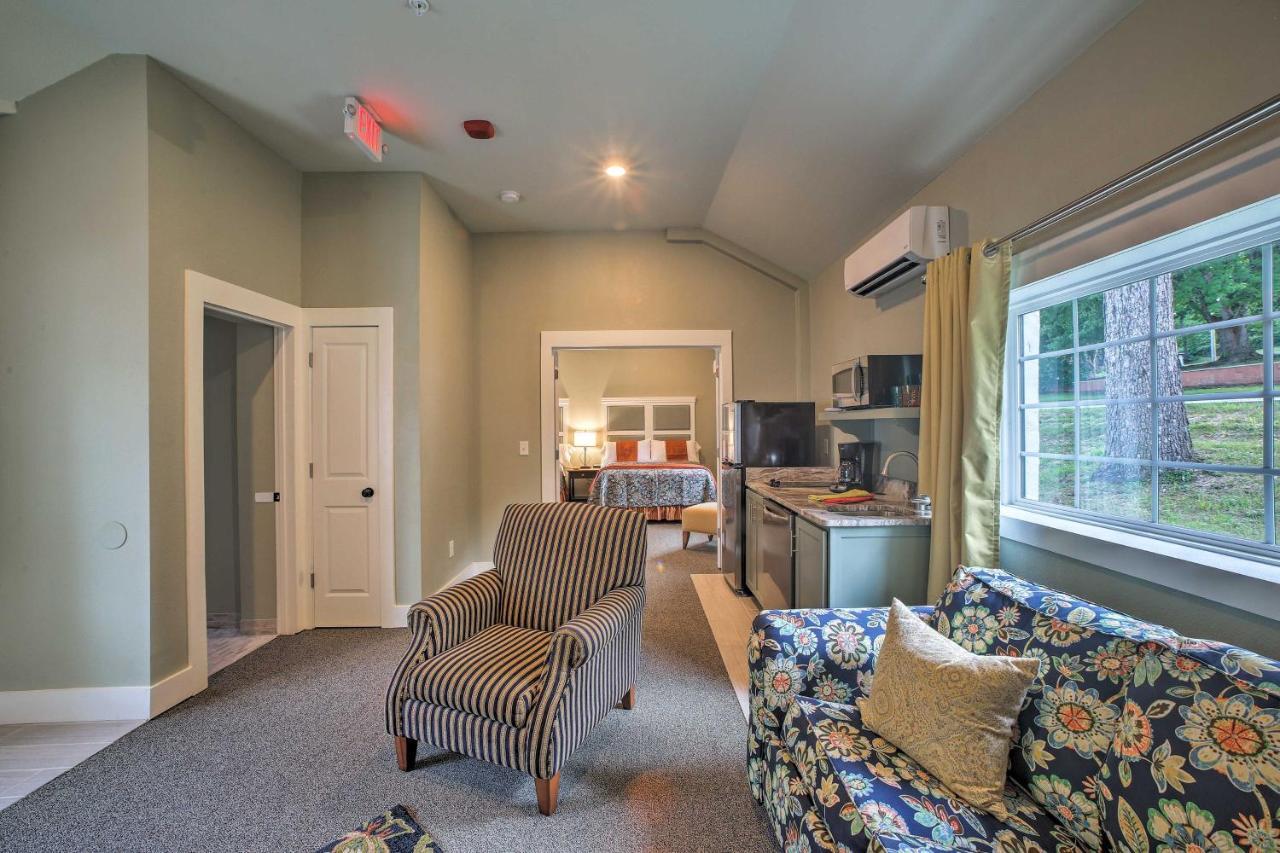 Downtown Branson Cottage With Pool Access! ภายนอก รูปภาพ